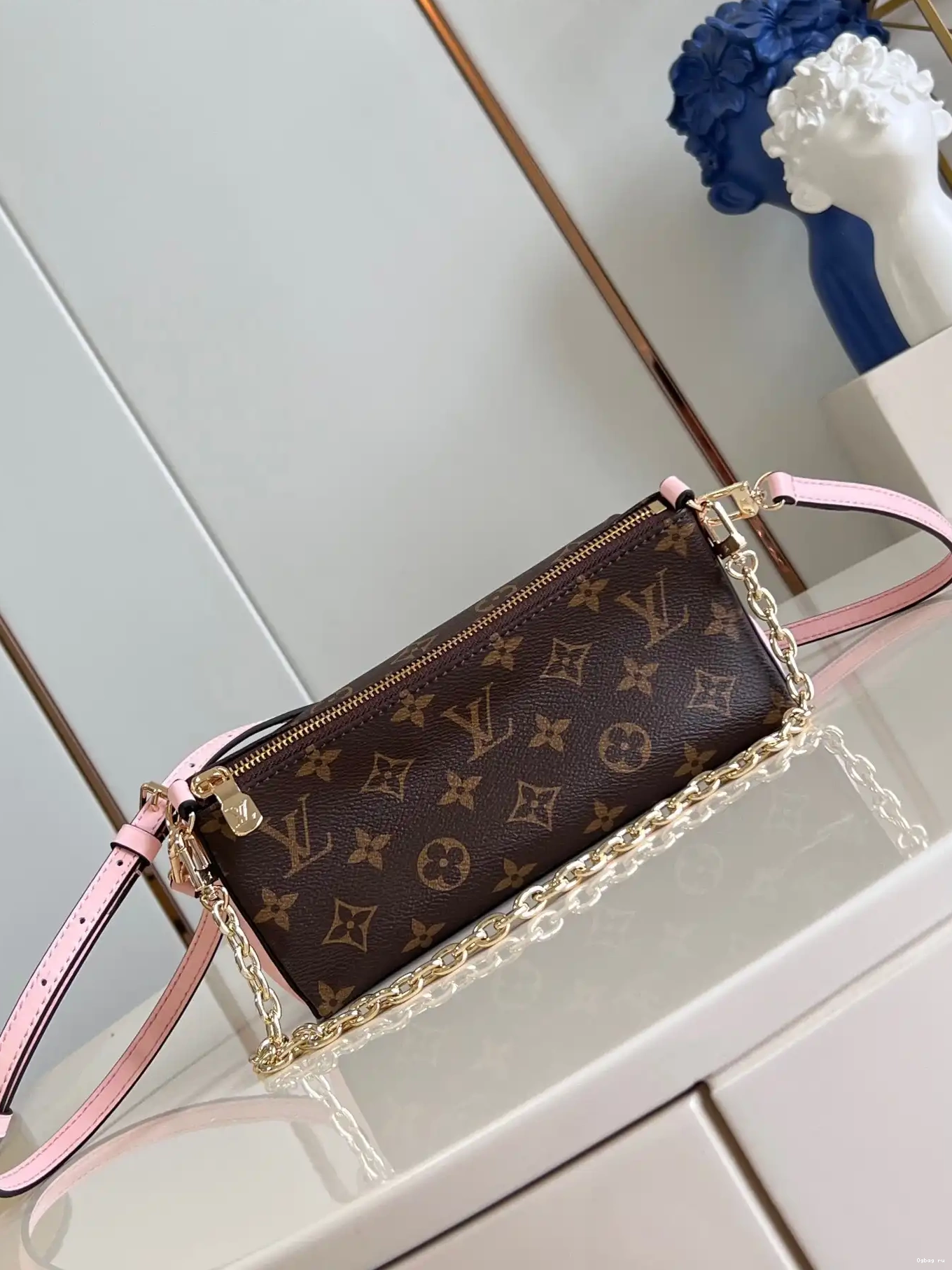 Pouch-22.5*13*13CM LOUIS VUITTON Bloom 0610